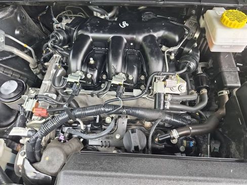 Used 2024 Nissan Pathfinder SV AWD/4WD image 31