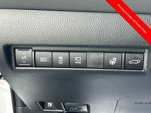 Used 2023 Toyota Venza Limited AWD/4WD image 6