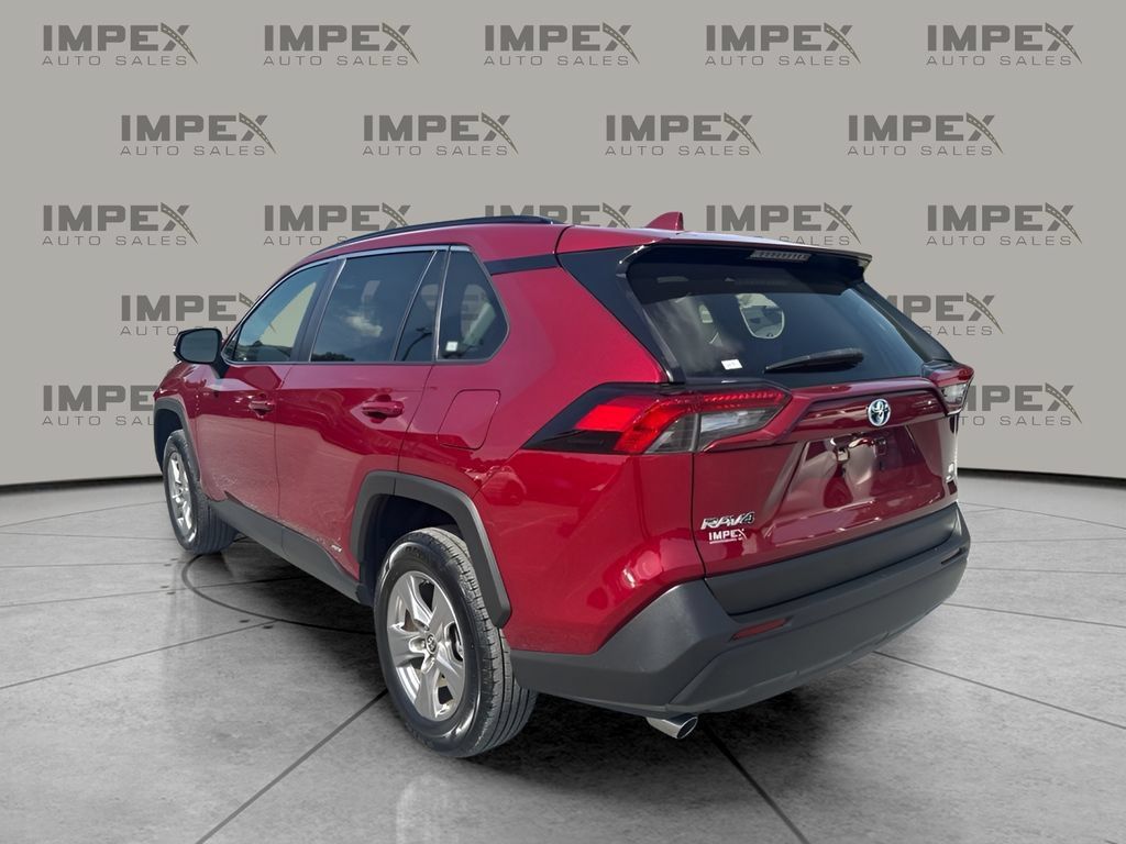 Used 2022 Toyota RAV4 LE AWD/4WD image 3