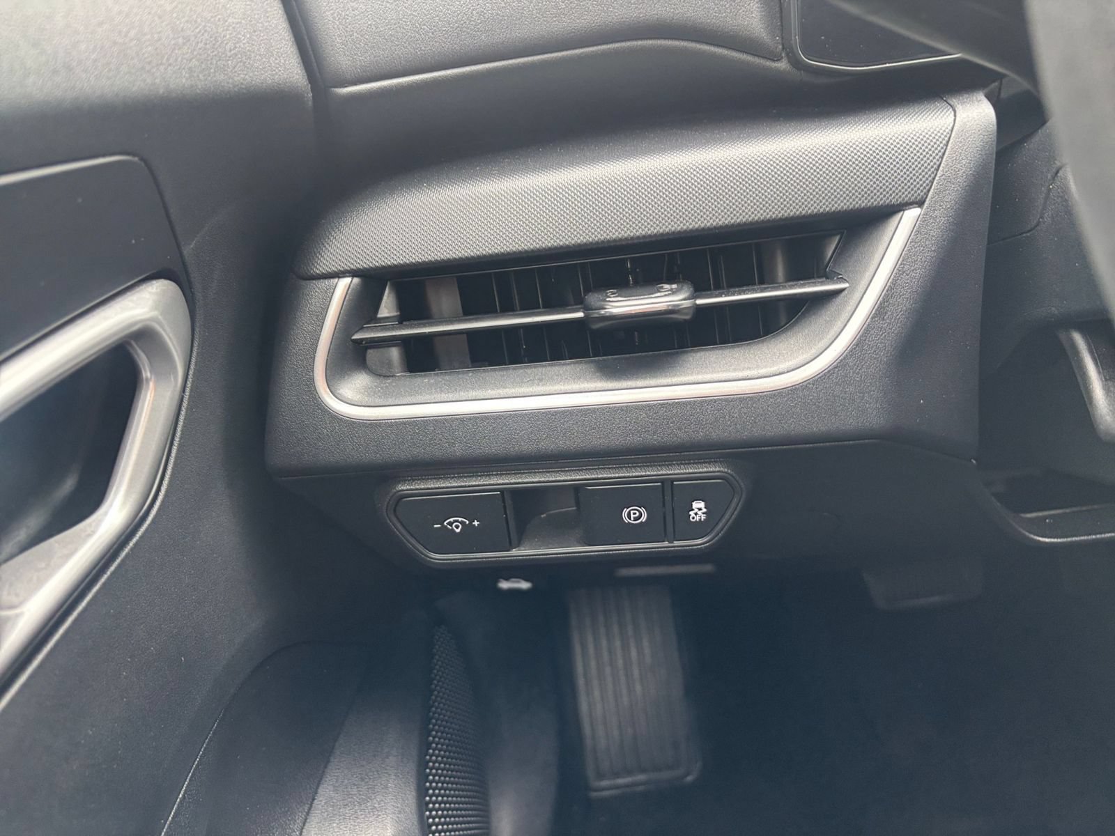 Used 2026 Kia K4 FWD image 32