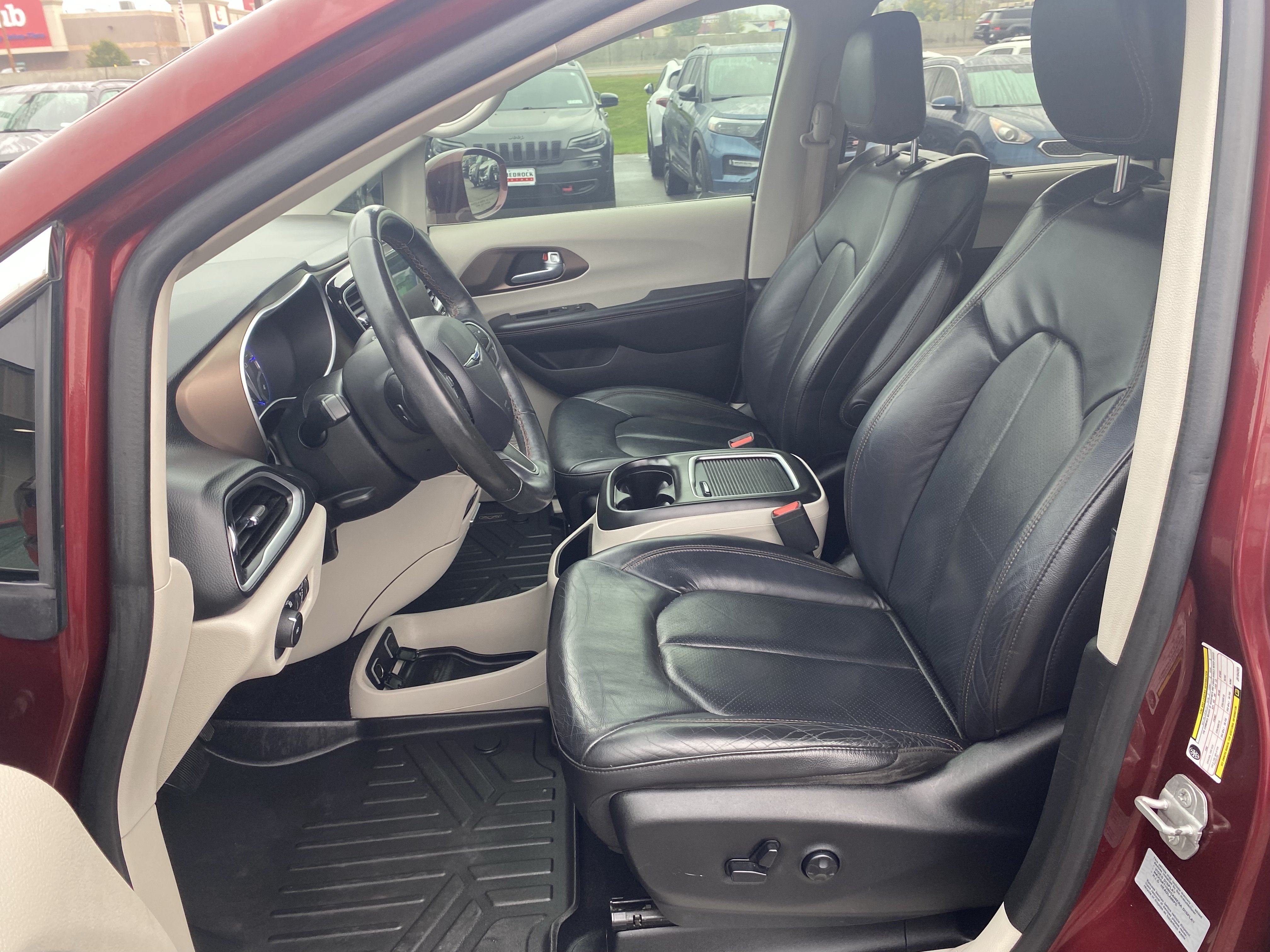 Used 2018 Chrysler Pacifica Touring-L Plus w/ Tire & Wheel Group FWD image 5