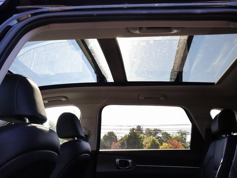 Used 2021 Kia Sorento EX w/ Panoramic Sunroof Package image 11