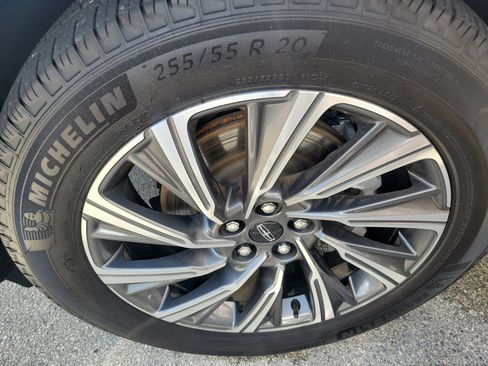 Certified 2025 Lincoln Aviator 2WD image 7