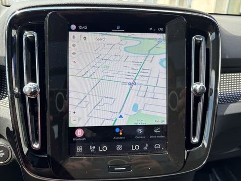 Used 2025 Volvo XC40 B5 Plus image 23