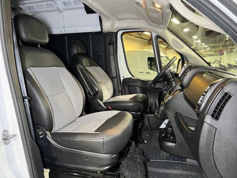 Used 2024 RAM ProMaster 2500 w/ Convenience Group FWD image 12