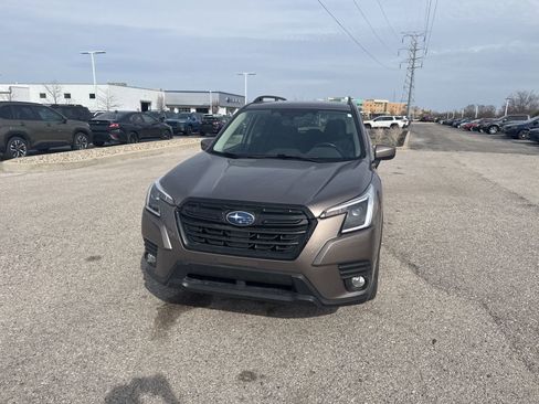 Used 2023 Subaru Forester Premium image 3