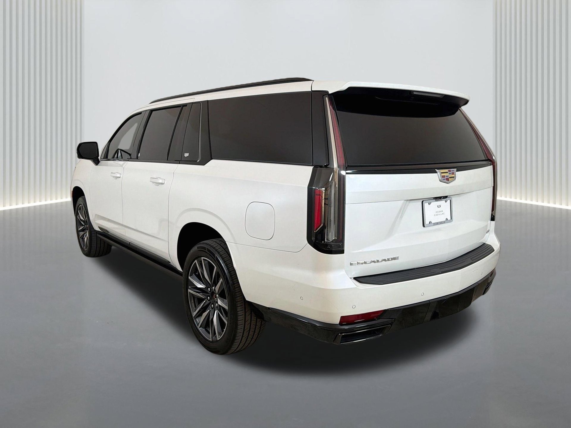 Used 2024 Cadillac Escalade ESV Sport Platinum AWD/4WD image 3