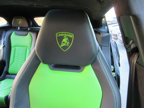 Used 2022 Lamborghini Urus image 14