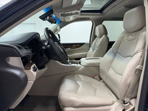 Used 2019 Cadillac Escalade Luxury RWD image 11