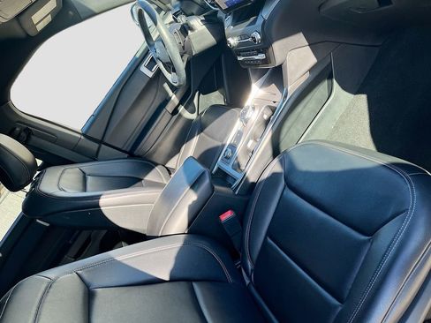 Used 2020 Ford Explorer XLT w/ Equipment Group 202A AWD/4WD image 28