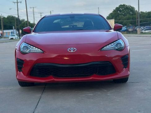 Used 2019 Toyota 86 RWD image 2