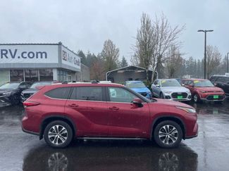 Used 2022 Toyota Highlander XLE AWD/4WD video 2