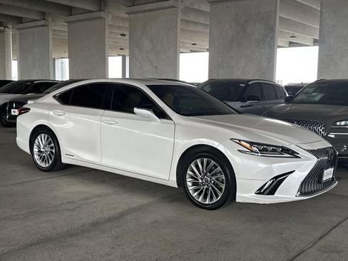 Used 2019 Lexus ES 300h Ultra Luxury w/ Accessory Package 2 image 5