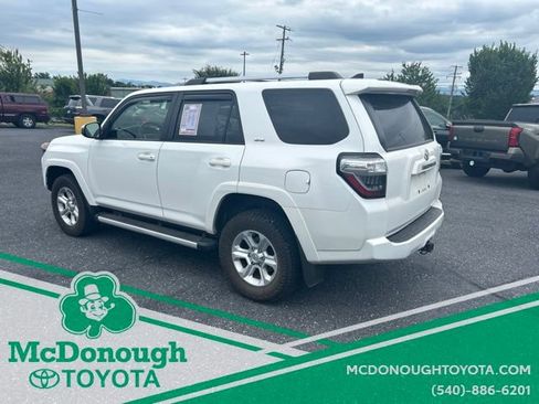 Used 2022 Toyota 4Runner SR5 AWD/4WD image 2