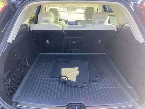 Certified 2023 Volvo XC60 B5 Ultimate w/ Protection Package Premier image 12