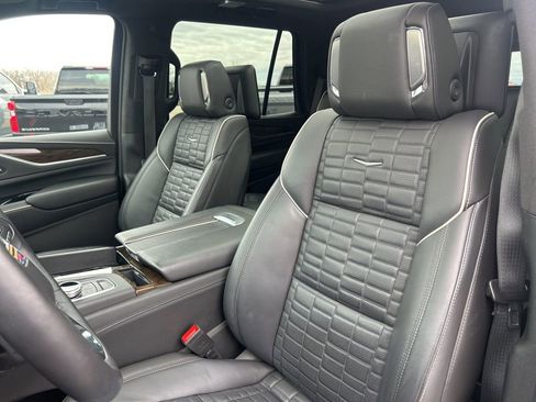 Used 2024 Cadillac Escalade Sport Platinum w/ LPO, ONYX Package image 20