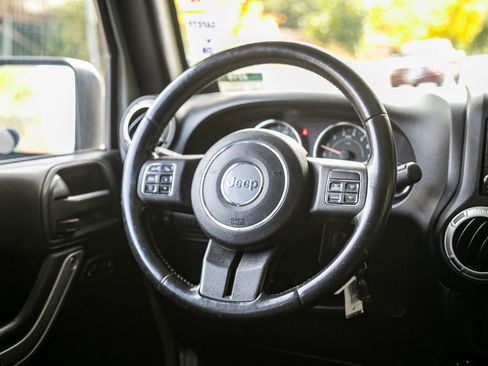 Used 2012 Jeep Wrangler Unlimited Rubicon w/ Connectivity Group image 24