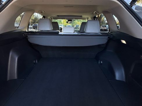 Used 2022 Toyota RAV4 XLE Premium image 18