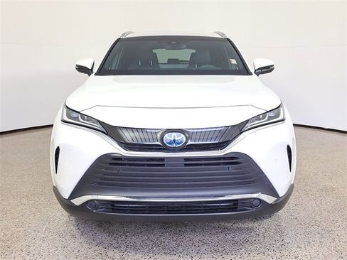 Used 2022 Toyota Venza XLE image 3