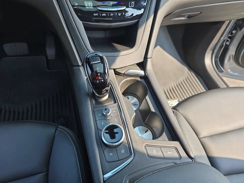 Used 2025 Cadillac XT6 Luxury AWD/4WD image 28