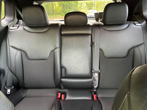 Used 2025 Jeep Compass Trailhawk AWD/4WD image 38