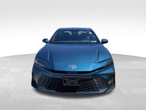 Used 2025 Toyota Camry SE FWD image 3