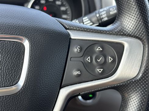 Used 2022 GMC Terrain SLE FWD image 17