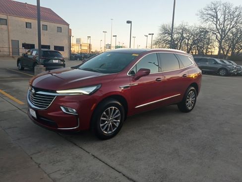 Used 2024 Buick Enclave Premium image 1