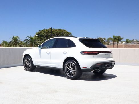 Certified 2026 Porsche Macan AWD/4WD image 3