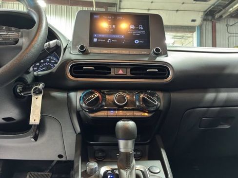 Used 2022 Hyundai Kona SE AWD/4WD image 32