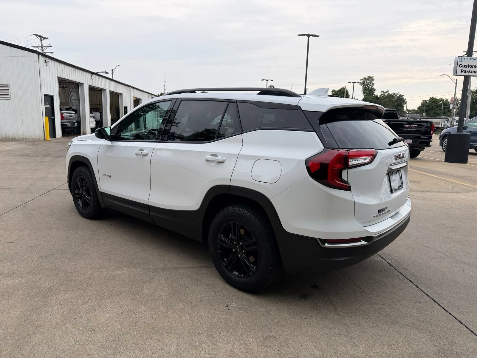 Used 2022 GMC Terrain AT4 AWD/4WD image 28