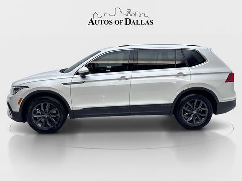Used 2023 Volkswagen Tiguan SE w/ Panoramic Sunroof Package FWD image 10