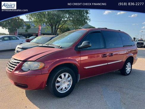 Used 2006 Chrysler Town & Country Touring w/ Leather Interior Group FWD image 1