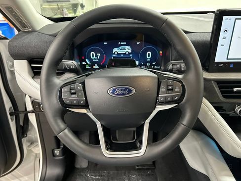 New 2026 Ford Explorer Platinum w/ LUX Leather Package AWD/4WD image 16