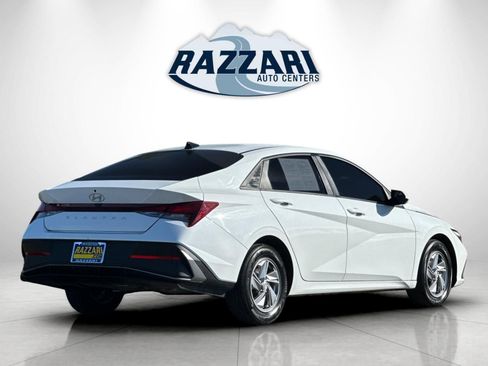 Used 2024 Hyundai Elantra SE FWD image 3