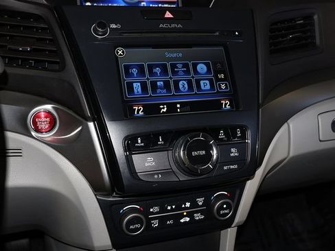 Used 2017 Acura ILX FWD image 19