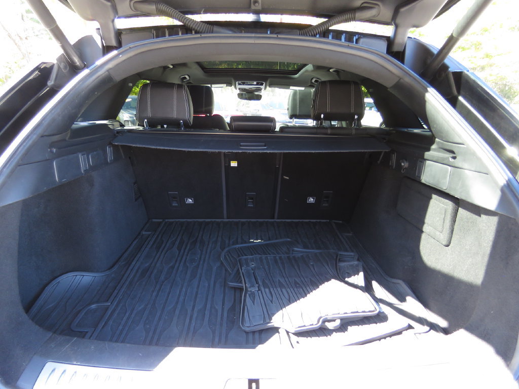 Used 2018 Land Rover Range Rover Velar R-Dynamic SE AWD/4WD image 17