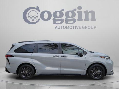Used 2026 Toyota Sienna XSE AWD/4WD image 4