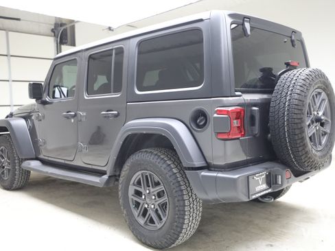 Used 2024 Jeep Wrangler Unlimited Sport AWD/4WD image 3