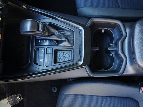 Used 2022 Toyota RAV4 LE image 12