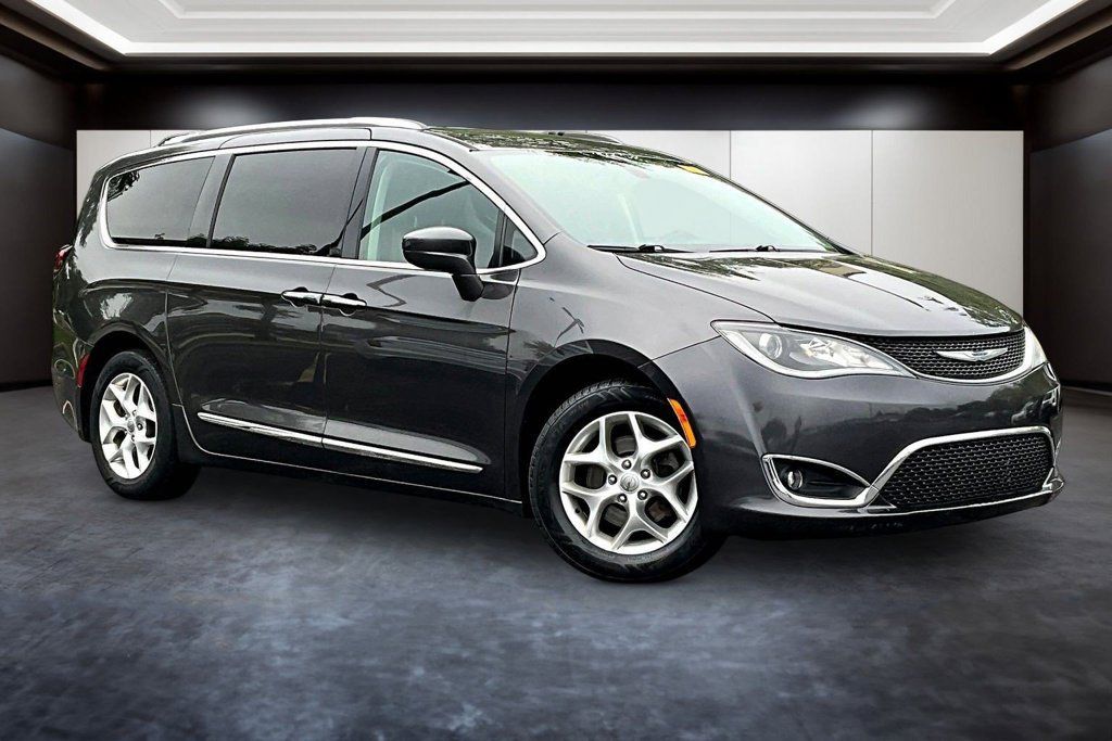 Used 2018 Chrysler Pacifica Touring-L w/ Tire & Wheel Group FWD image 1