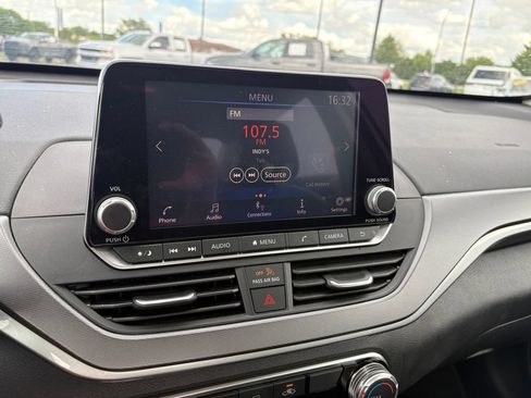 Used 2024 Nissan Altima 2.5 SR FWD image 16