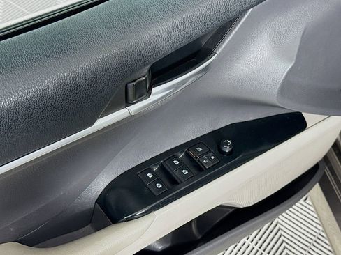 Used 2020 Toyota Camry LE image 18