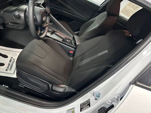 Used 2025 Hyundai Elantra Sport image 10