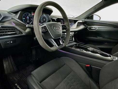 Used 2024 Audi e-tron GT Premium Plus image 7