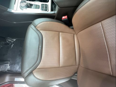 Used 2021 Ford Explorer King Ranch w/ Premium Technology Package RWD image 18