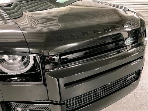 Certified 2023 Land Rover Defender 110 X-Dynamic SE image 31