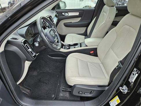 Used 2019 Volvo XC40 T5 Momentum AWD/4WD image 16