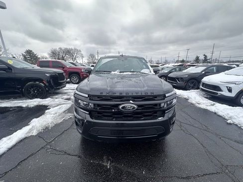 Used 2022 Ford Expedition Max Limited image 8