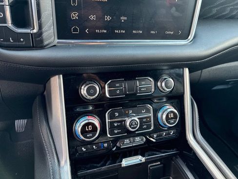 Used 2024 GMC Yukon XL Denali RWD image 32